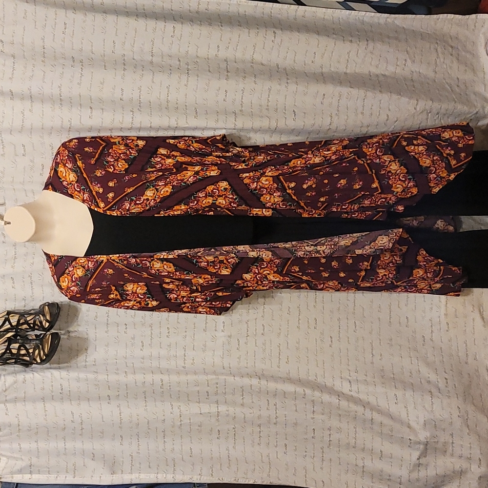 NWT Torrid size 3/4 kimono overpiece handkerchief floral